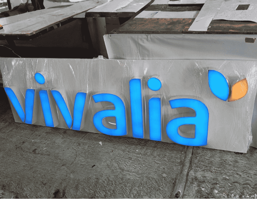 Anuncio luminoso fabricado por AIDA Display