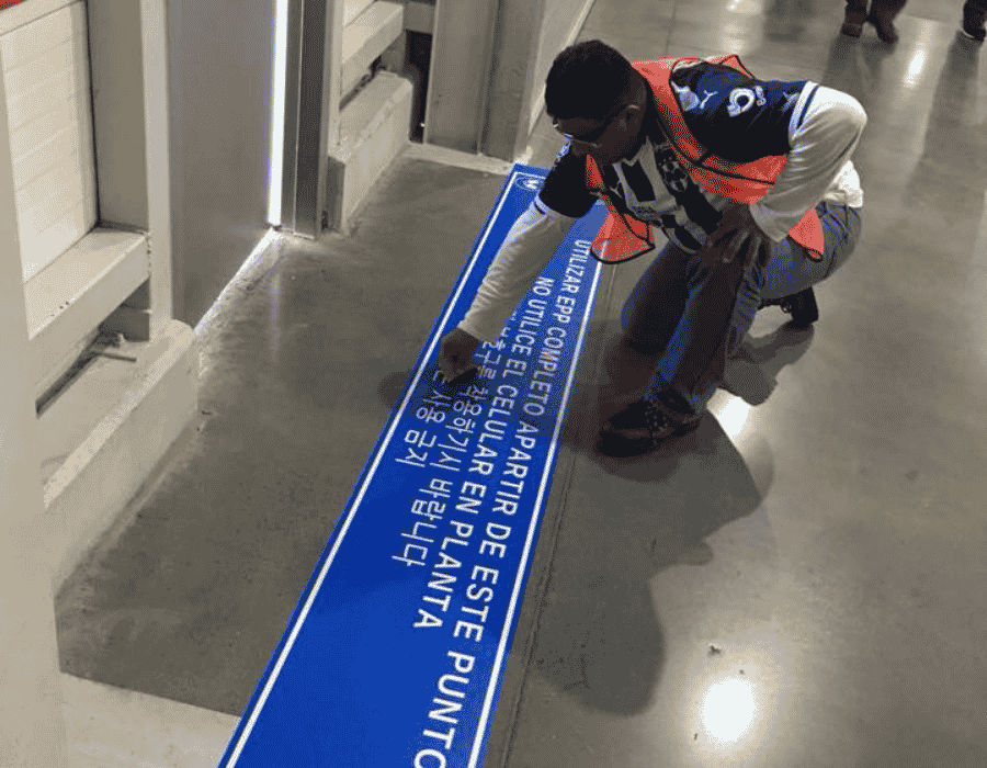Señalización vial industrial y comercial fabricada por AIDA Display